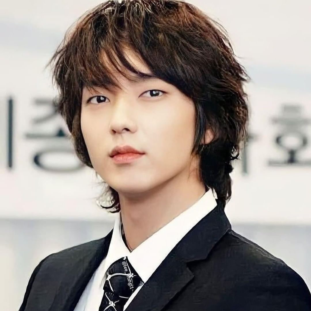 Behind-the-scenes cut of Lee Joongi