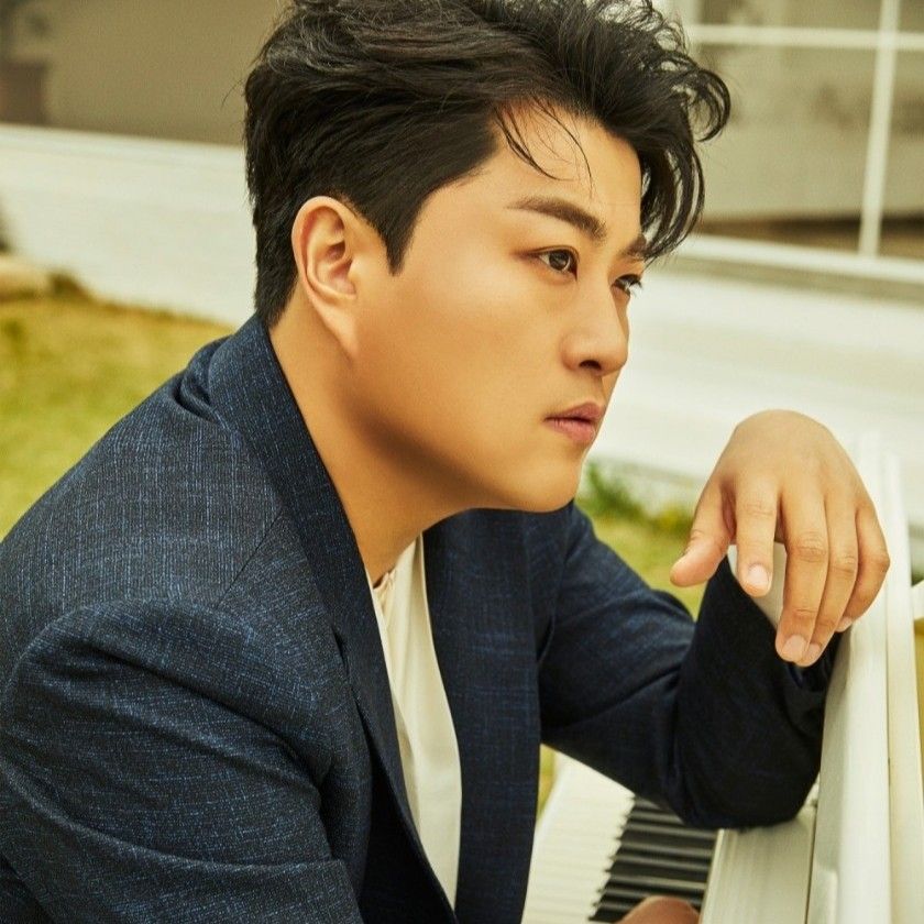 粉丝拍下的金浩中瞬间