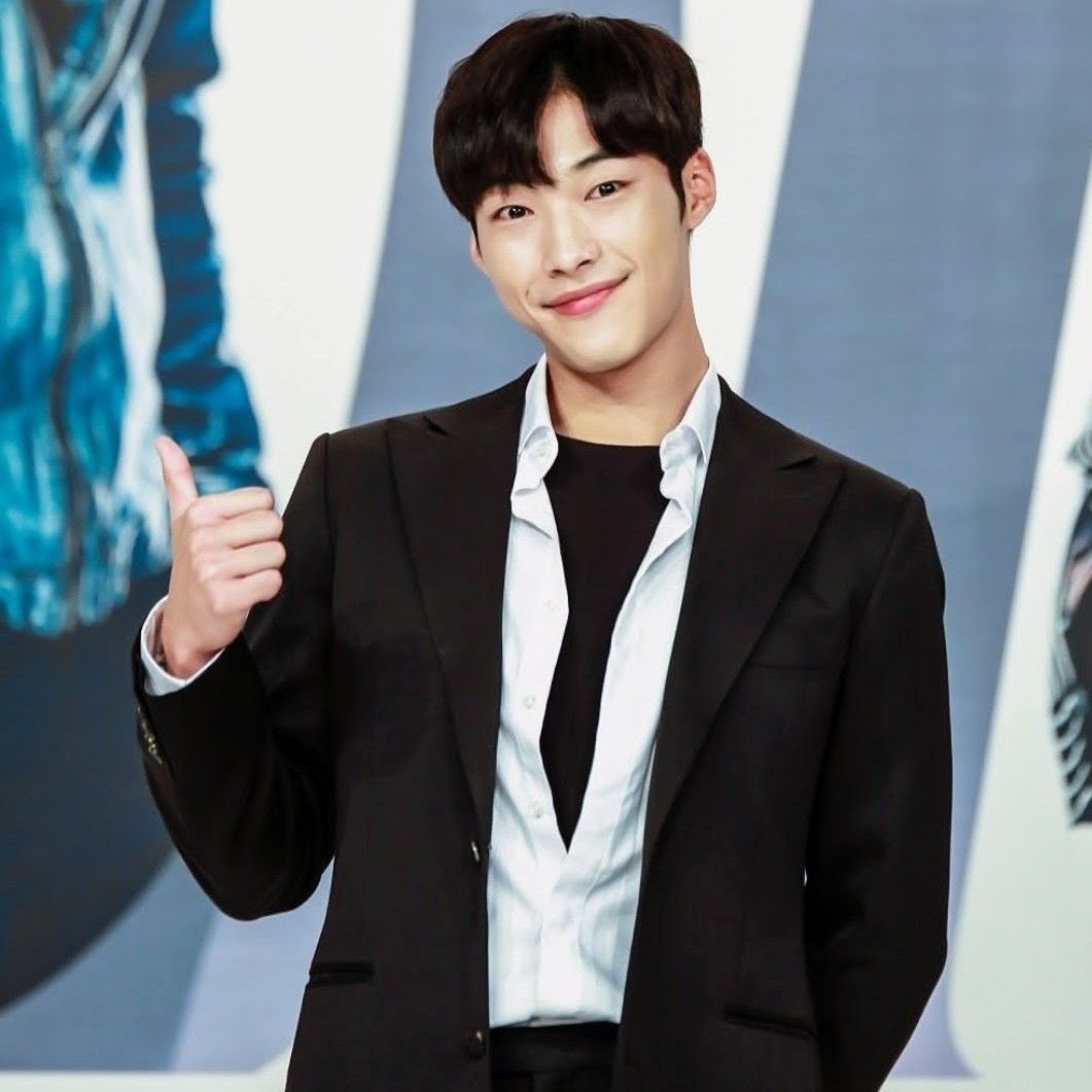 A moment captured by a fan of Woo Dohwan