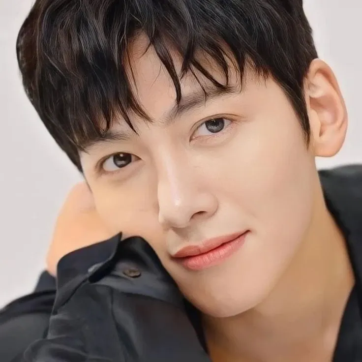 Behind-the-scenes cut of Ji Changwook