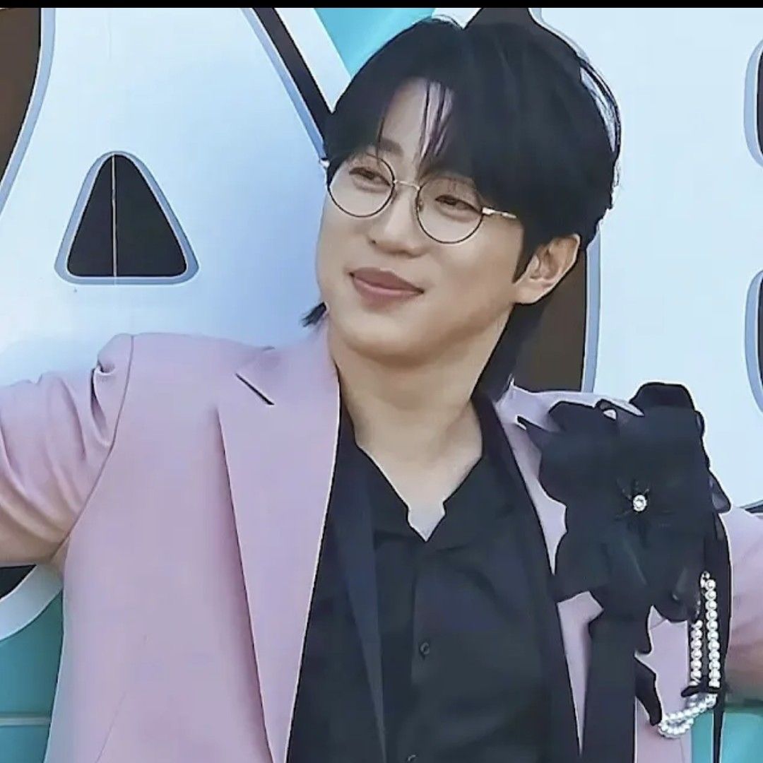 A moment captured by a fan of An Sunghoon