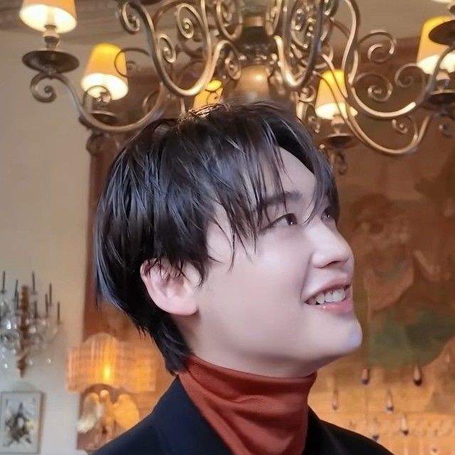 Behind-the-scenes cut of Lee Jongsuk