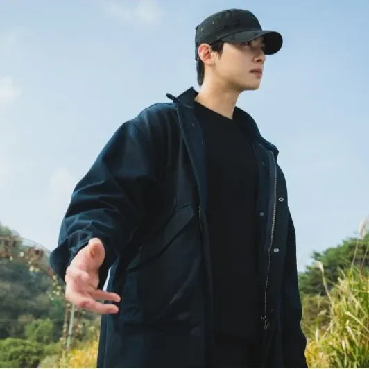 A moment captured by a fan of Cha Eunwoo