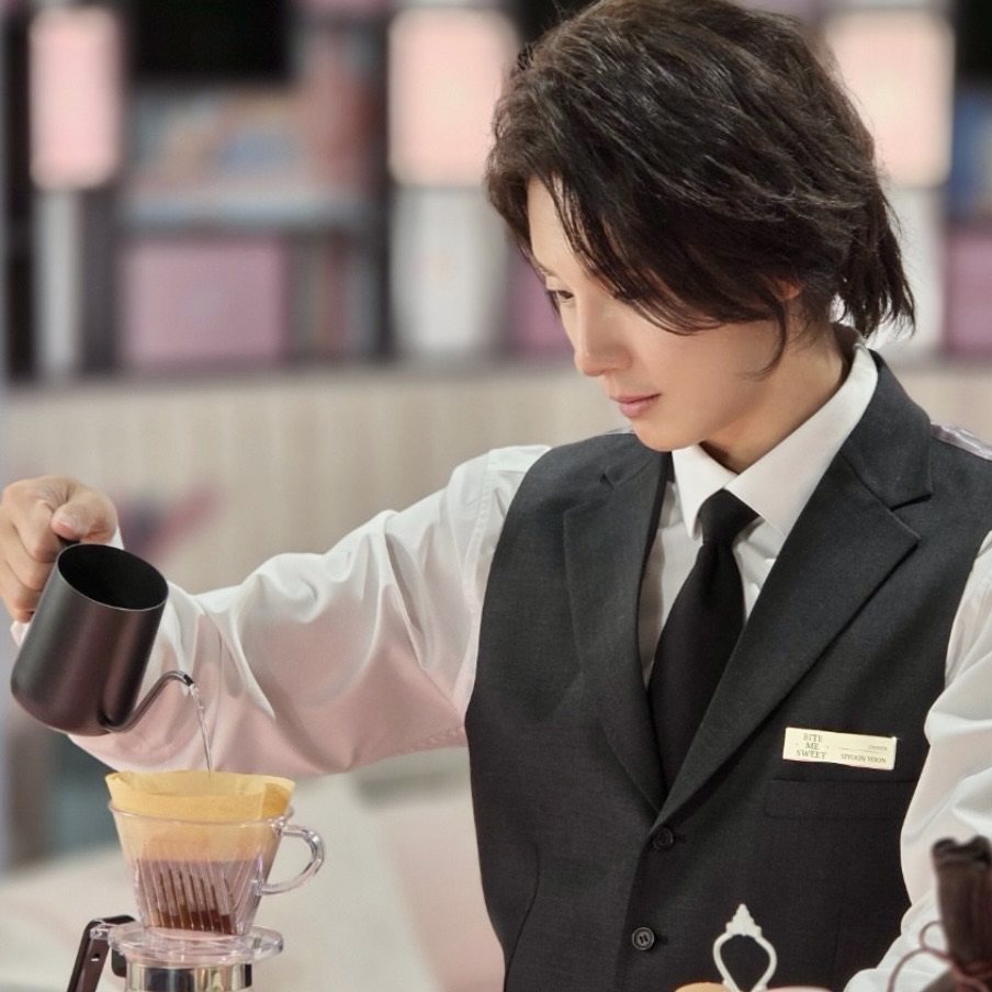 Behind-the-scenes cut of Yoon Shiyoon