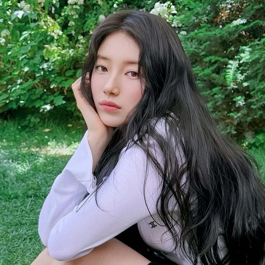Recent activity shot of Bae Suzy