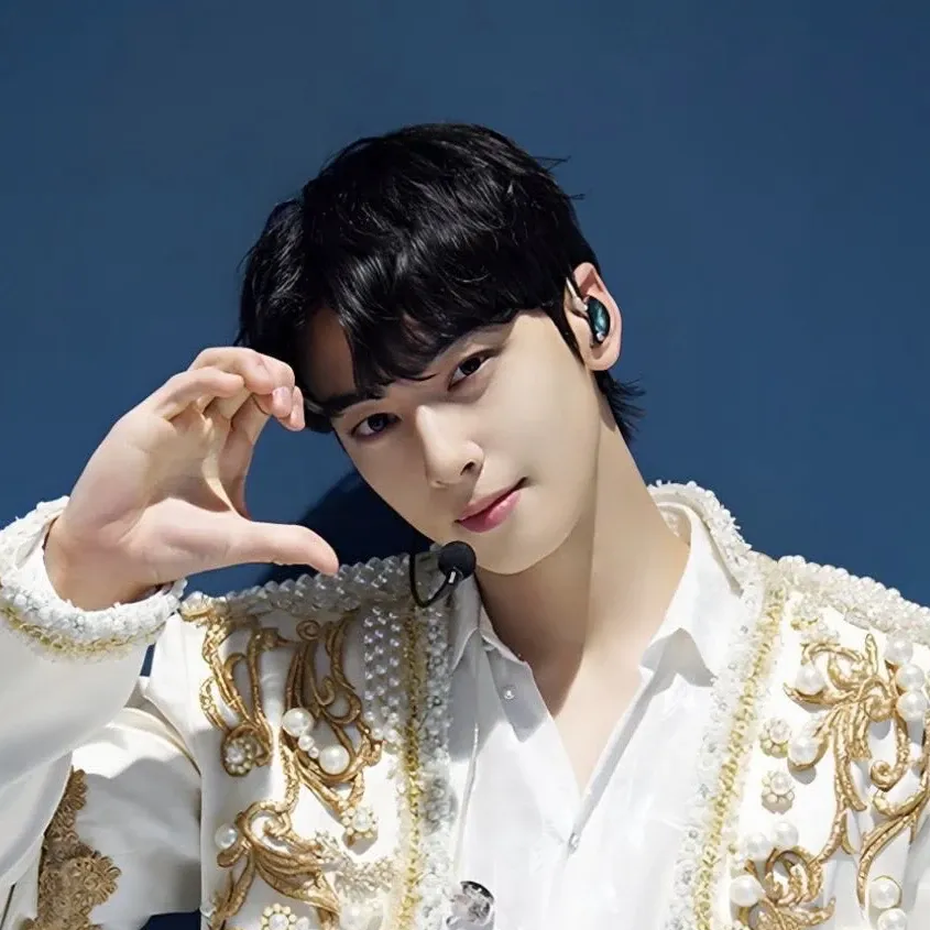 Latest photo of Cha Eunwoo