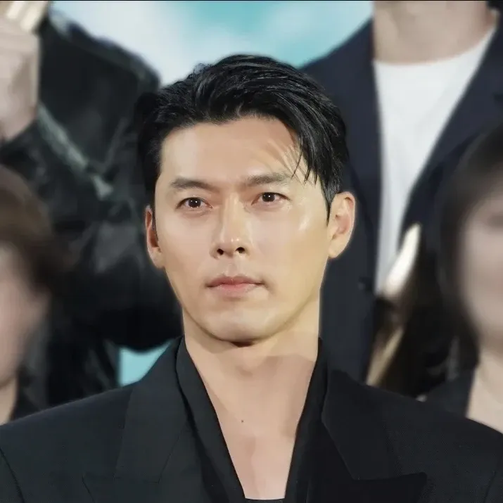 Momen yang diabadikan oleh penggemar Hyun Bin