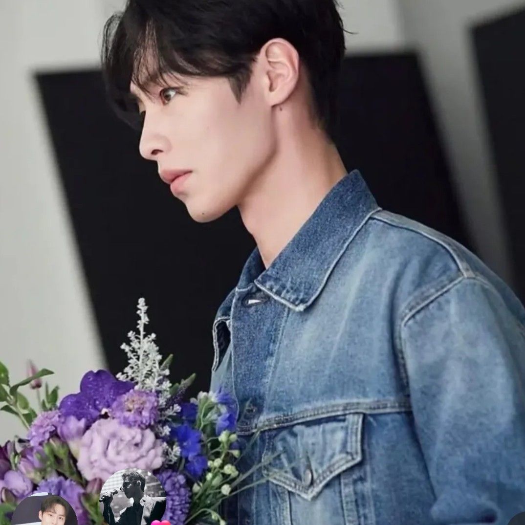 A moment captured by a fan of Lee Jaewook