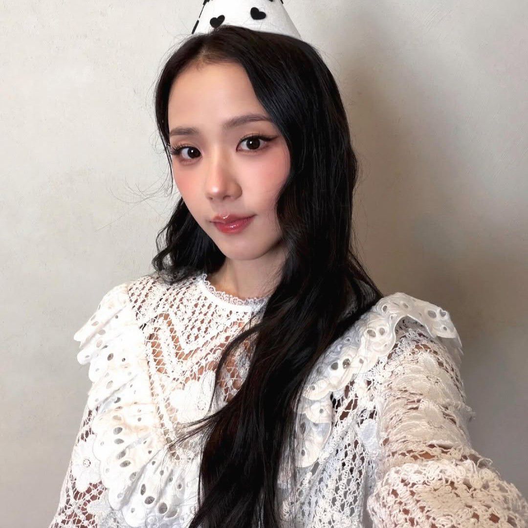 Recent activity shot of Jisoo (1995)