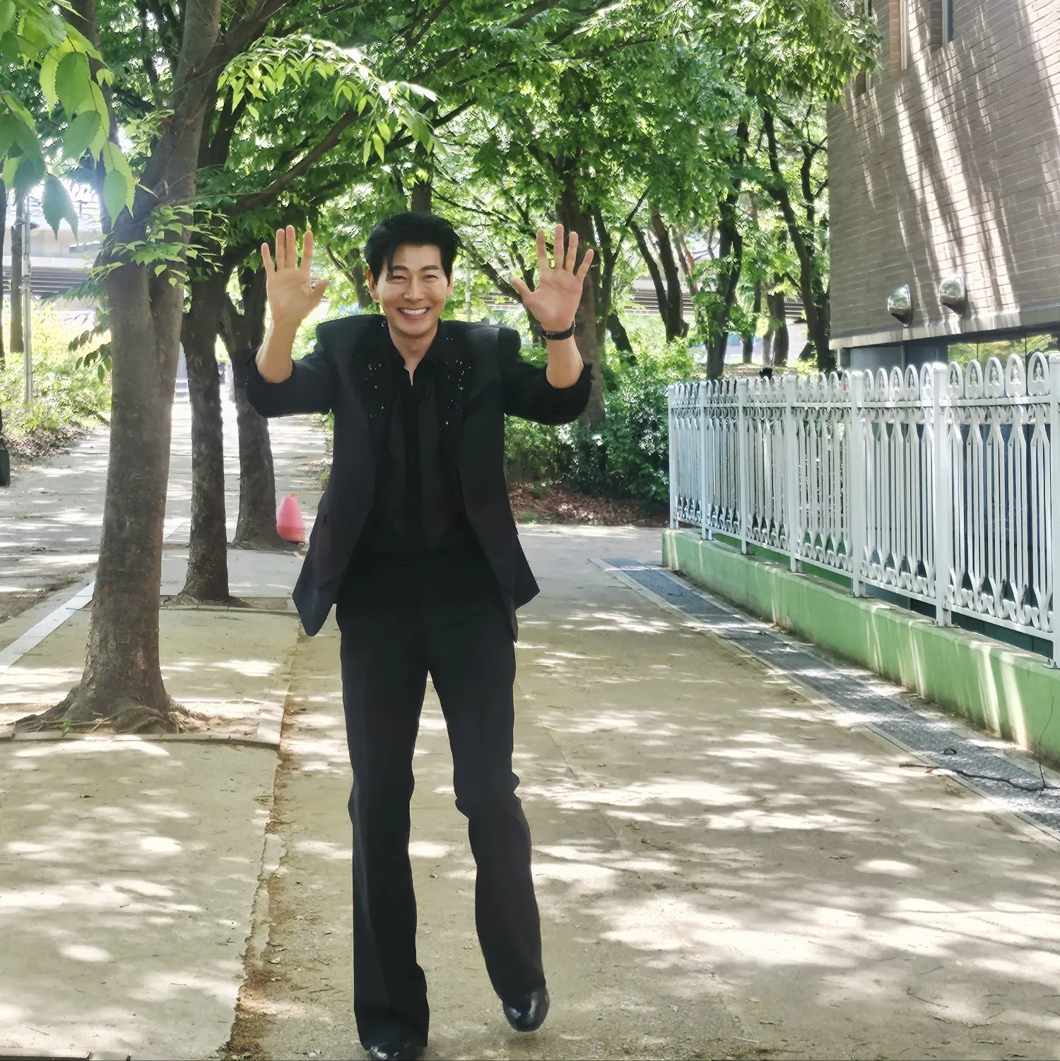 Behind-the-scenes cut of Kim Yongpil