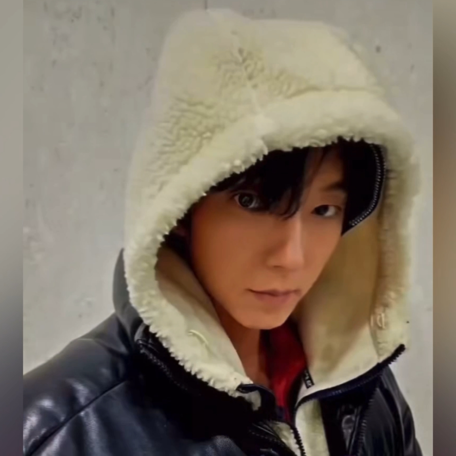 Behind-the-scenes cut of Lee Joongi