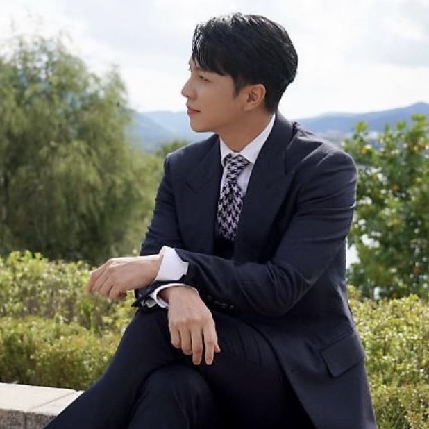 Foto terbaru dari Lee Seunggi
