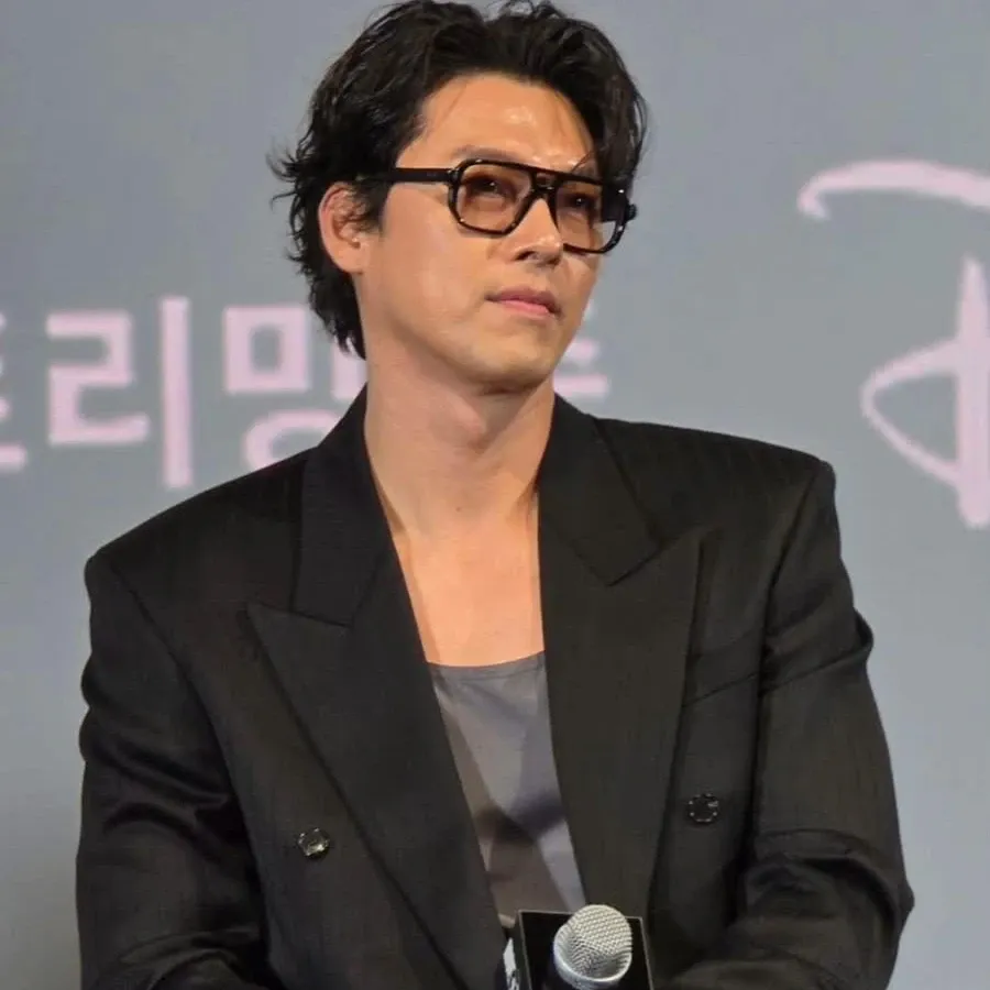 Momen yang diabadikan oleh penggemar Hyun Bin