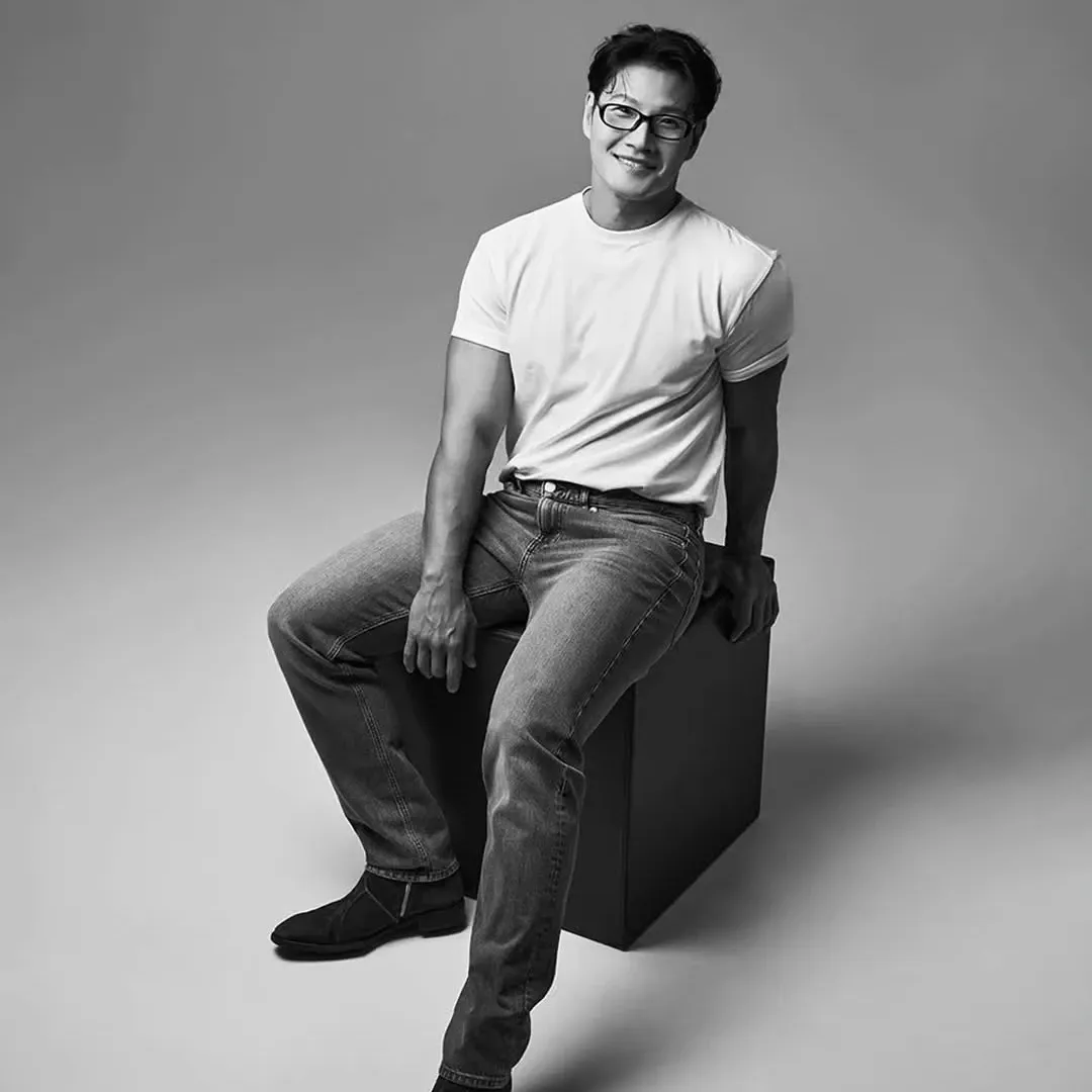 キム・ジョングクの最近の活動ショット