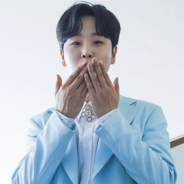 Recent activity shot of Song Minjun