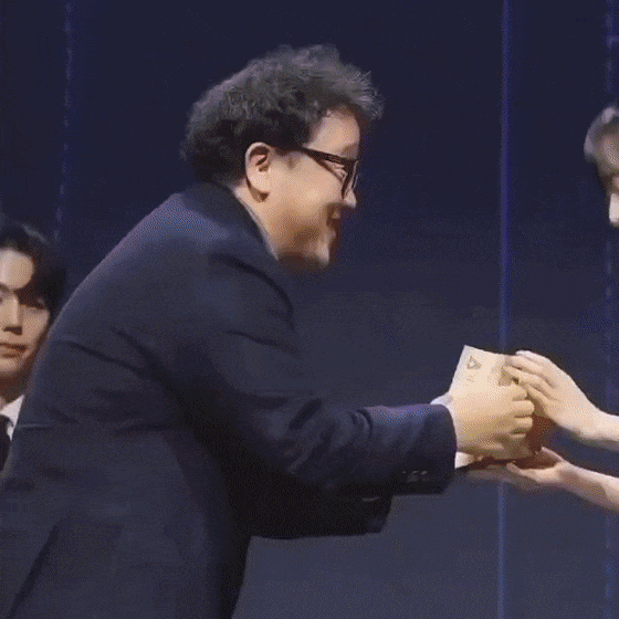 A moment captured by a fan of Park Boyoung