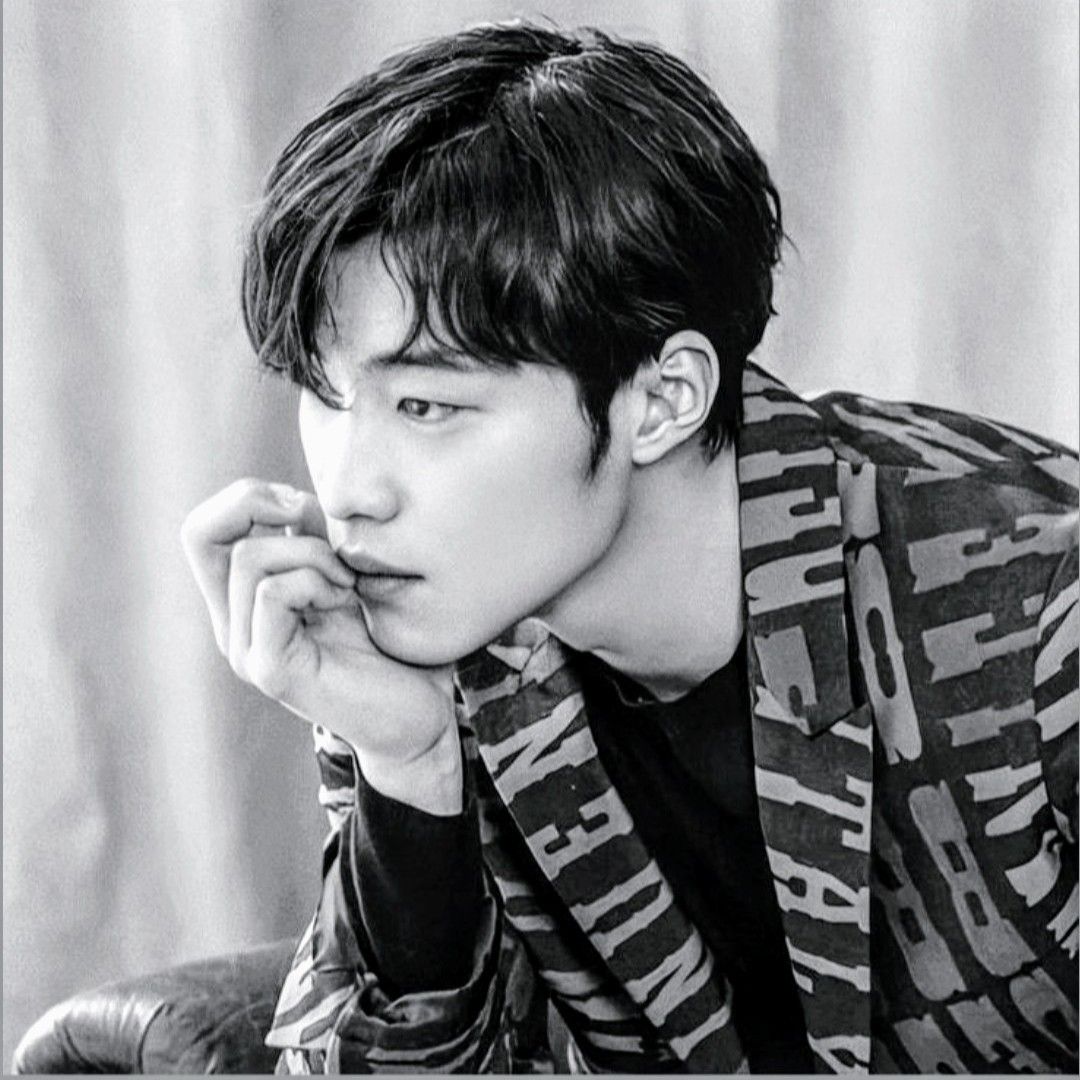 A moment captured by a fan of Woo Dohwan