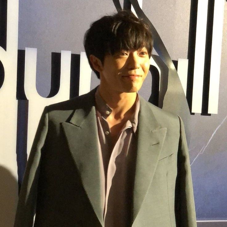 Behind-the-scenes cut of Kim Jaewook