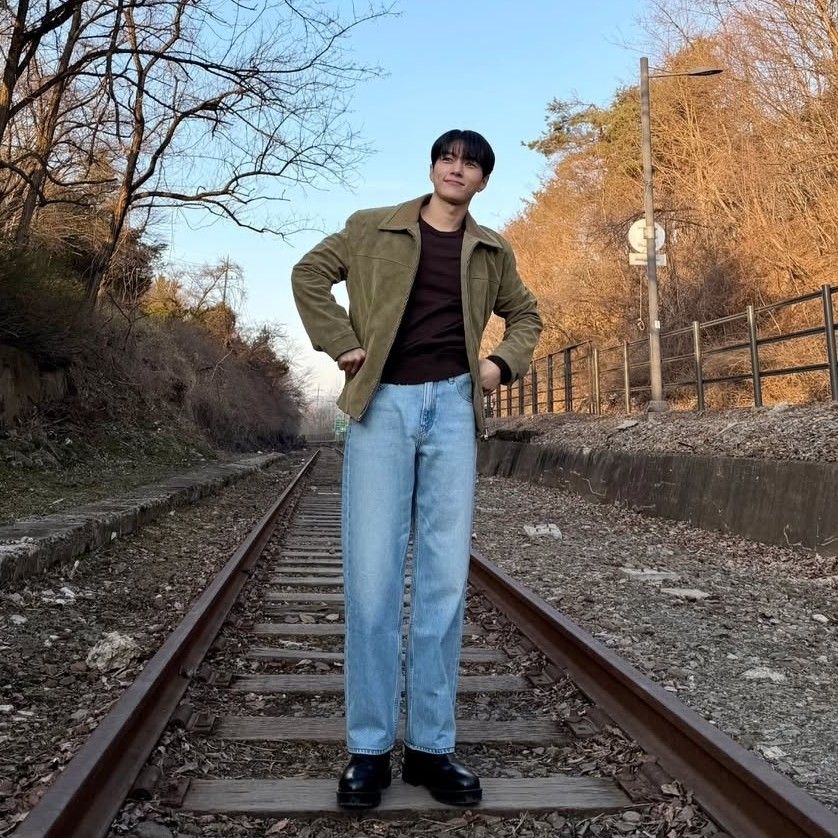 金明洙 (L)的最新照片