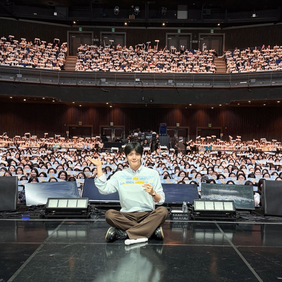 Latest photo of Kim Seonho