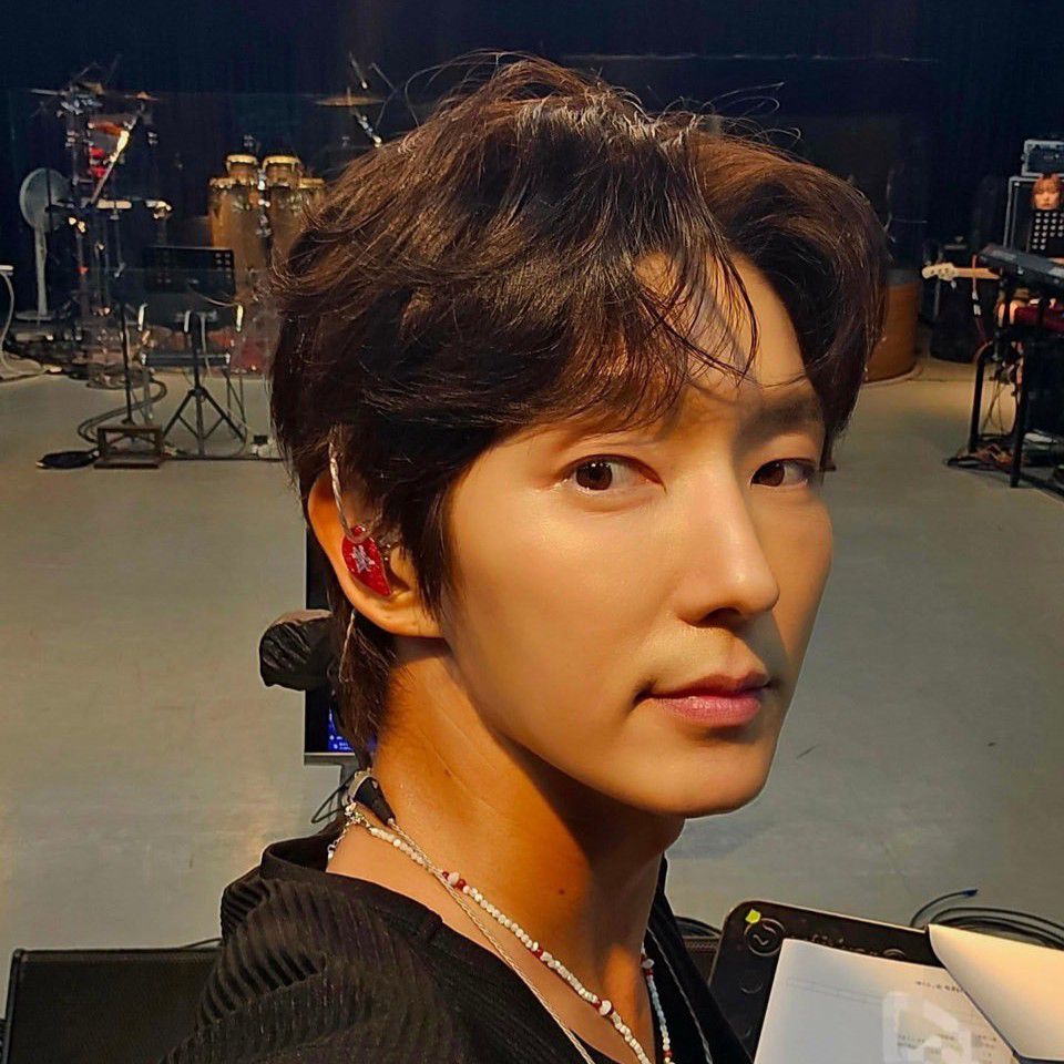 Behind-the-scenes cut of Lee Joongi