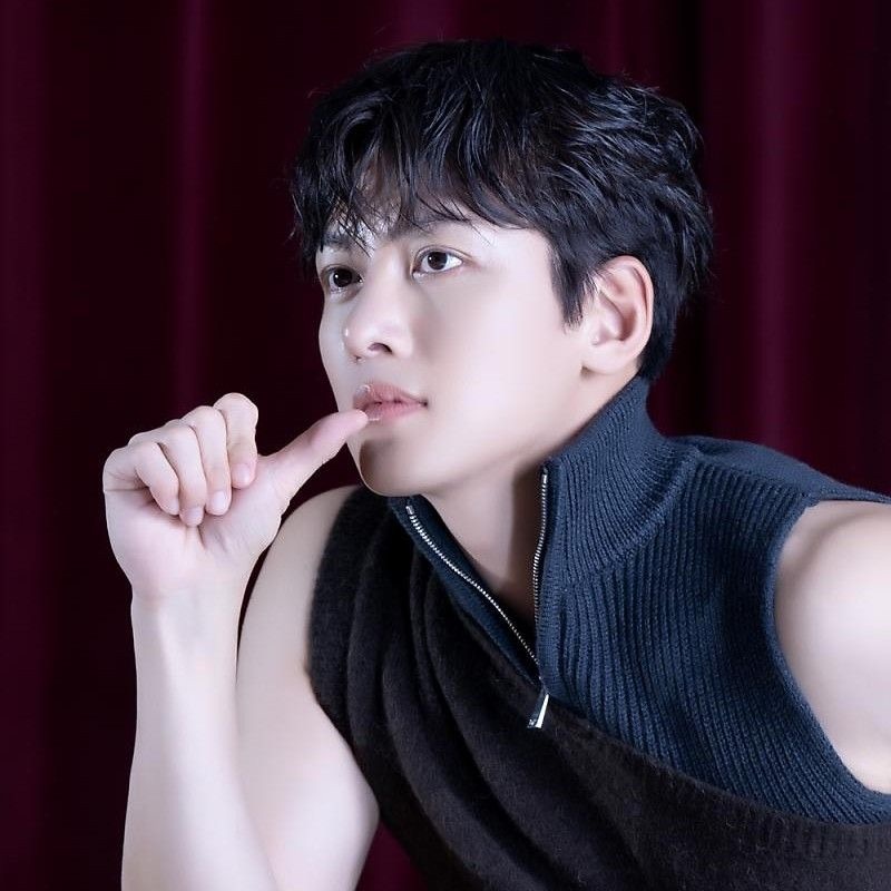 Behind-the-scenes cut of Ji Changwook