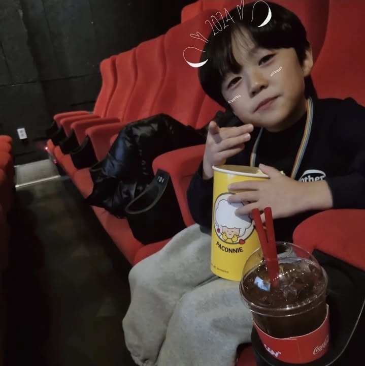 粉丝拍下的You Jiwoo瞬间