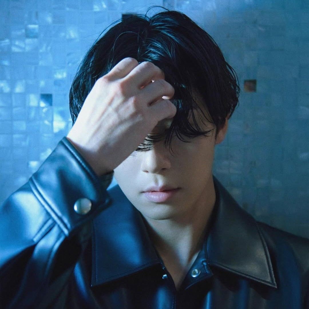 A moment captured by a fan of Park Seojoon