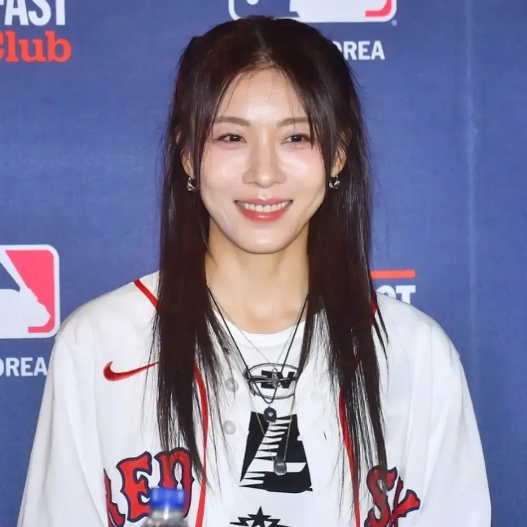 Behind-the-scenes cut of Ha Jiwon