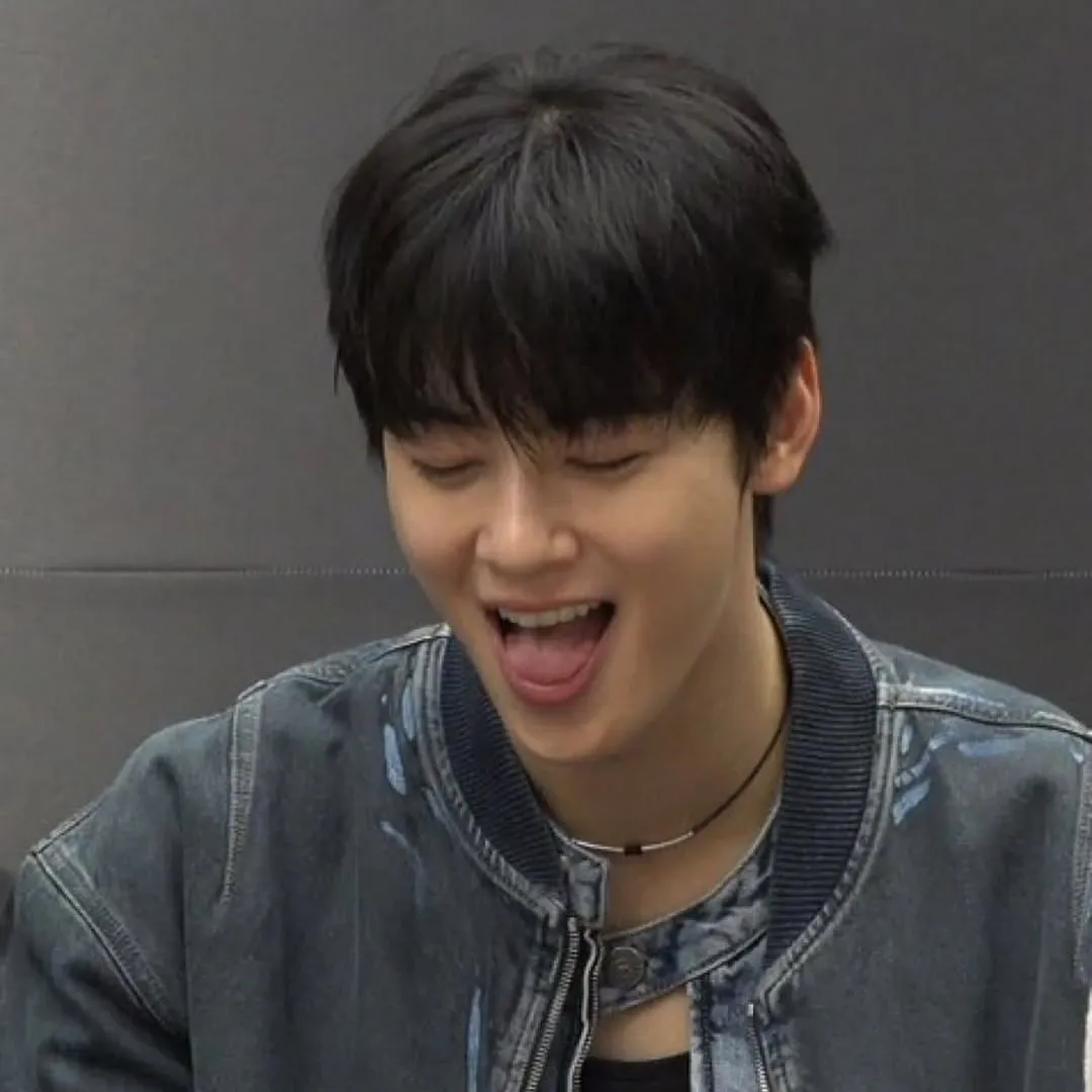 A moment captured by a fan of Cha Eunwoo