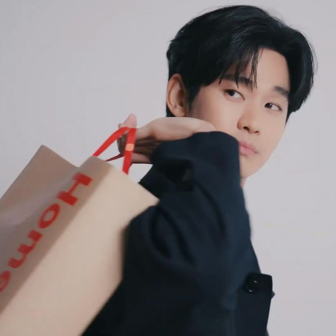 A moment captured by a fan of Kim Soohyun