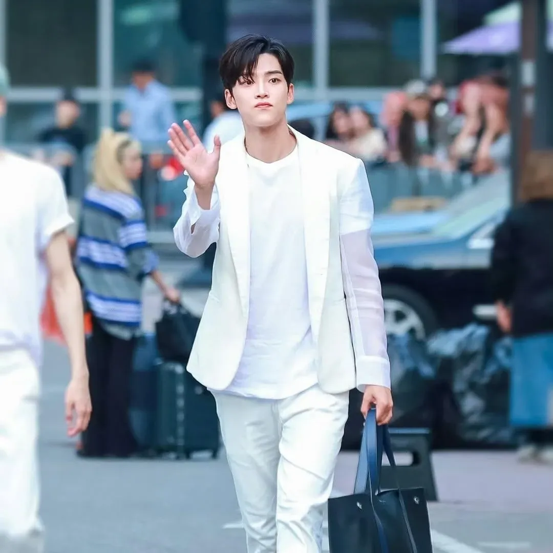 Foto kegiatan terbaru dari Rowoon