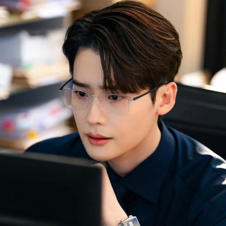 Recent activity shot of Lee Jongsuk