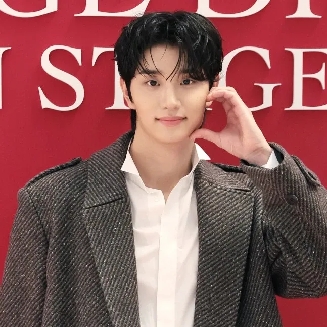 A moment captured by a fan of Kim Jaewon