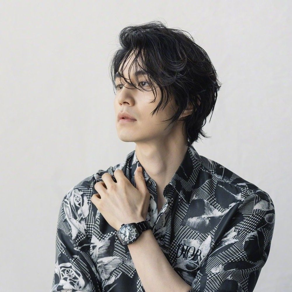 Recent activity shot of Lee Dongwook