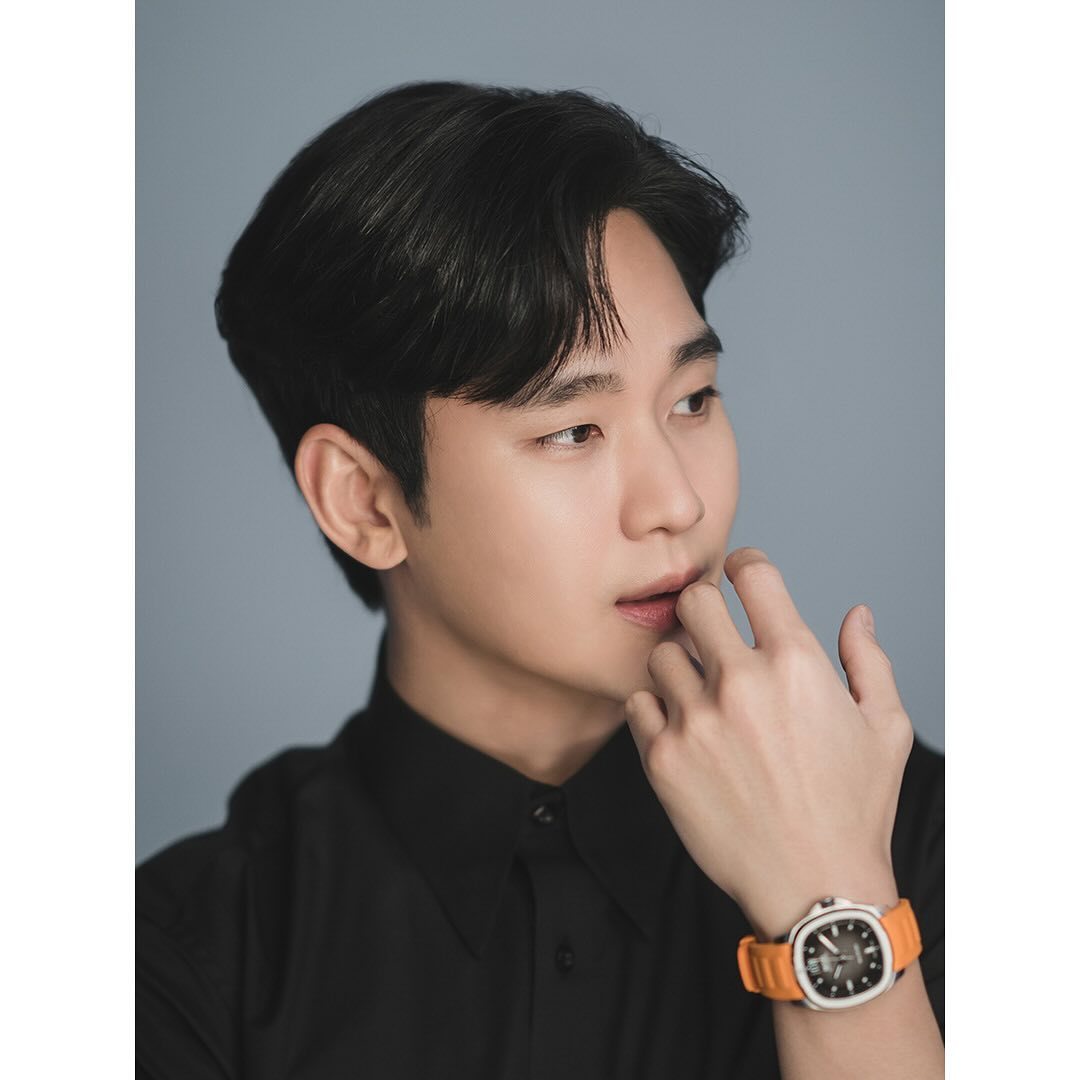 金秀賢的最新照片