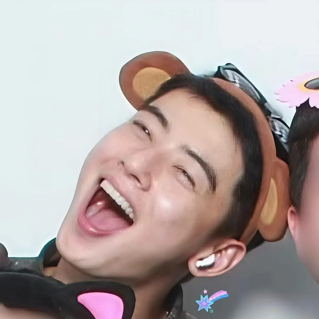 Behind-the-scenes cut of Cha Eunwoo