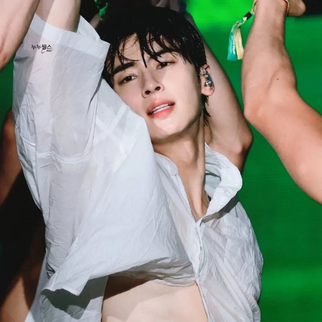 Recent activity shot of Cha Eunwoo