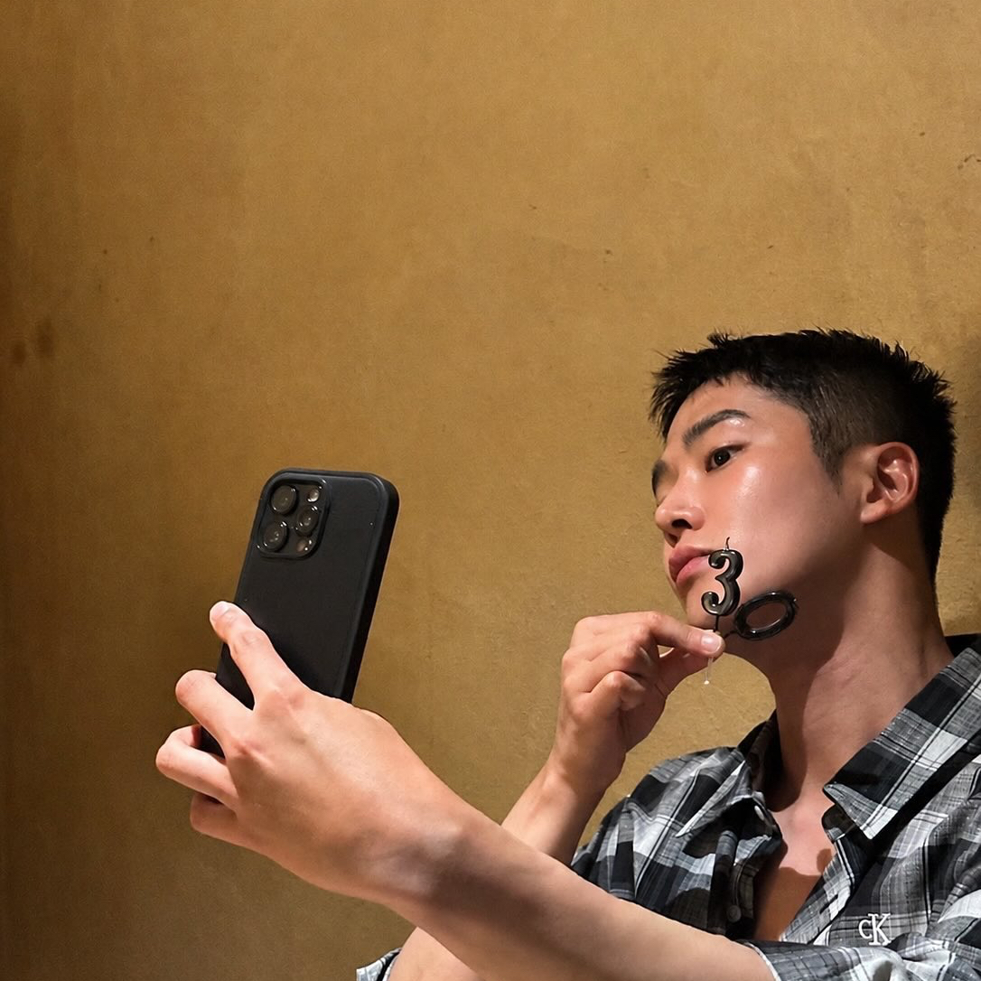 Momen yang diabadikan oleh penggemar Rowoon