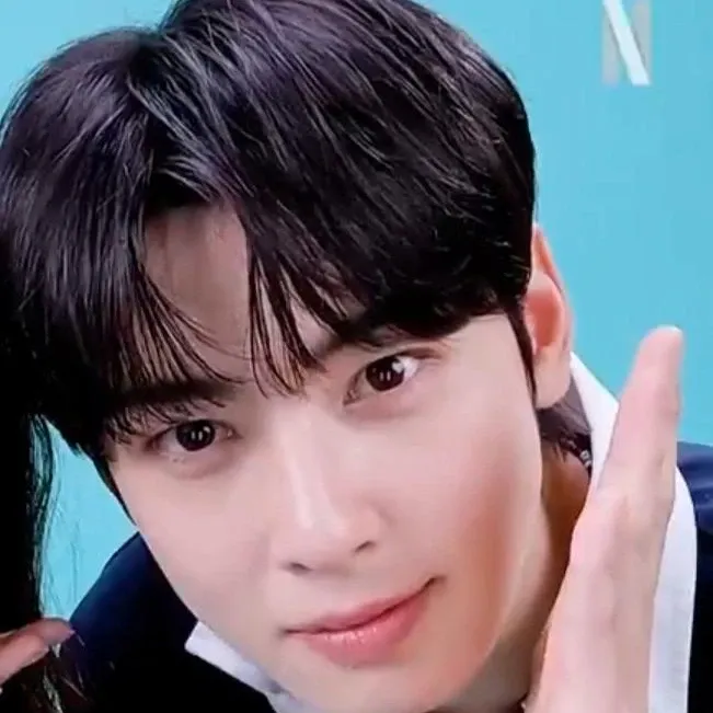 A moment captured by a fan of Cha Eunwoo
