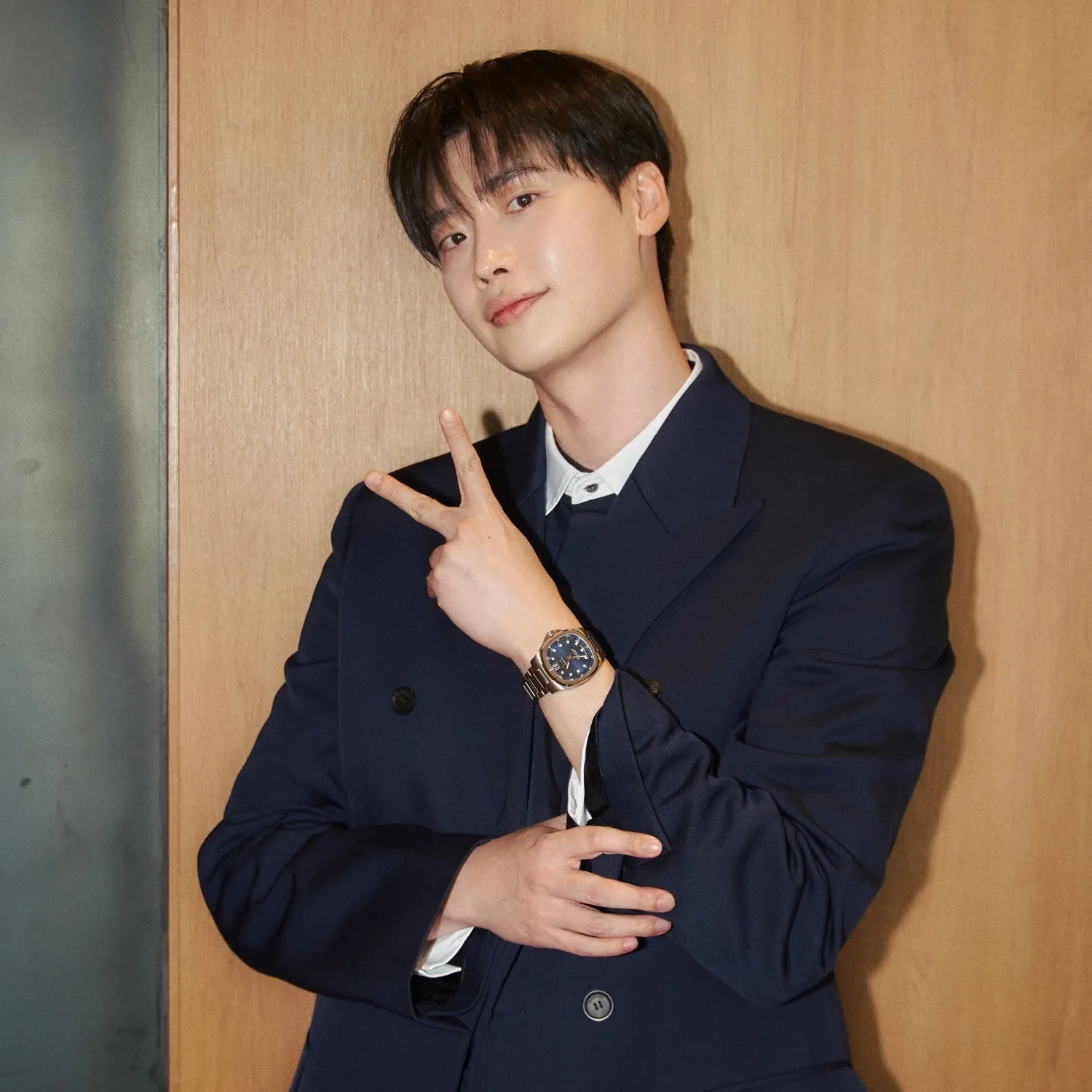 Recent activity shot of Lee Jongsuk