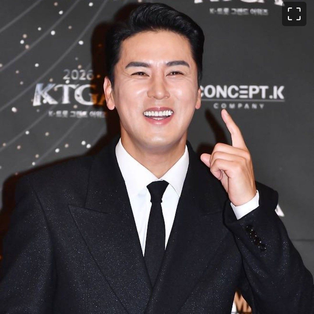 チャン・ミンホの最近の活動ショット