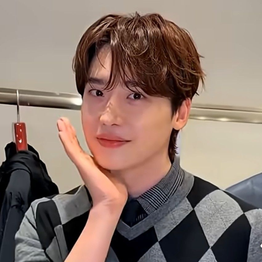 Recent activity shot of Lee Jongsuk