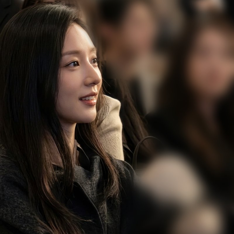 Behind-the-scenes cut of Kim Jiwon