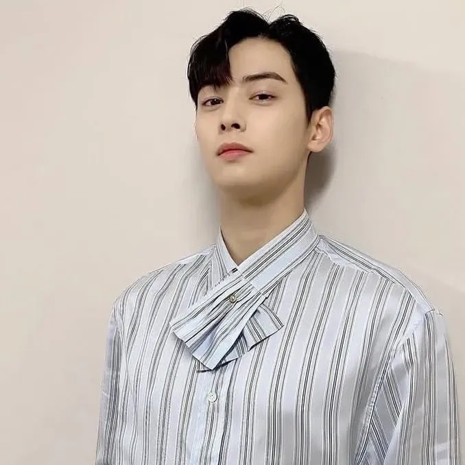 Behind-the-scenes cut of Cha Eunwoo