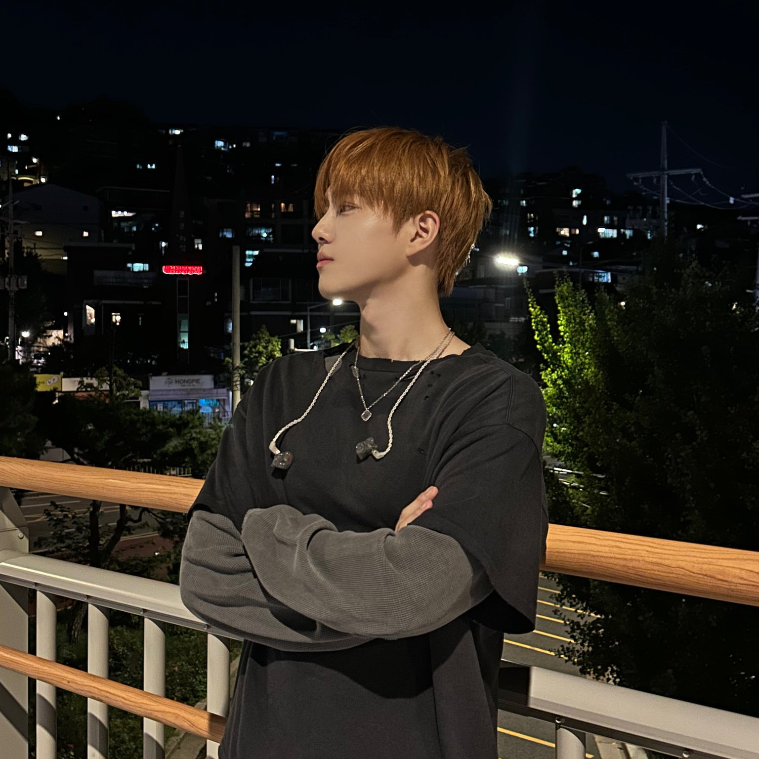 A moment captured by a fan of Suho