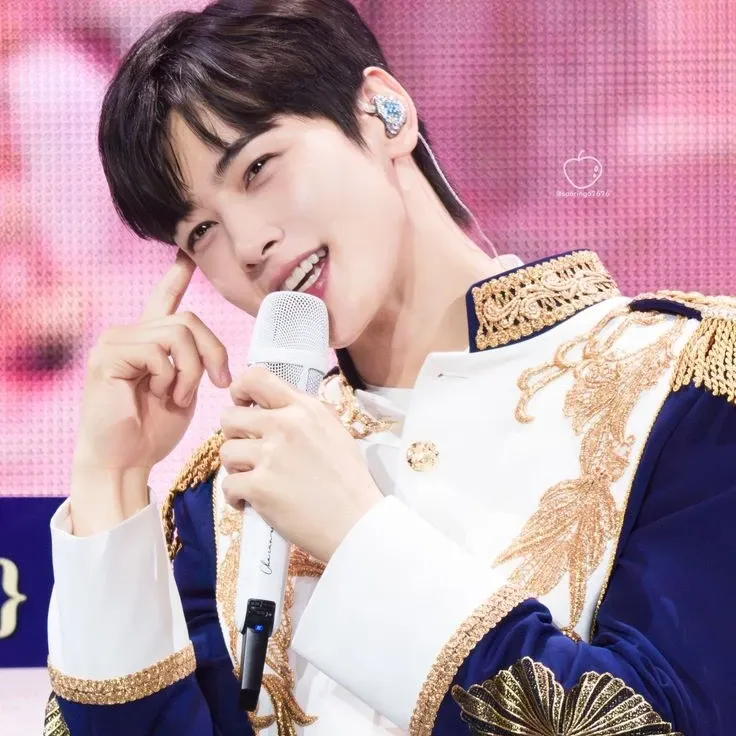 Latest photo of Cha Eunwoo