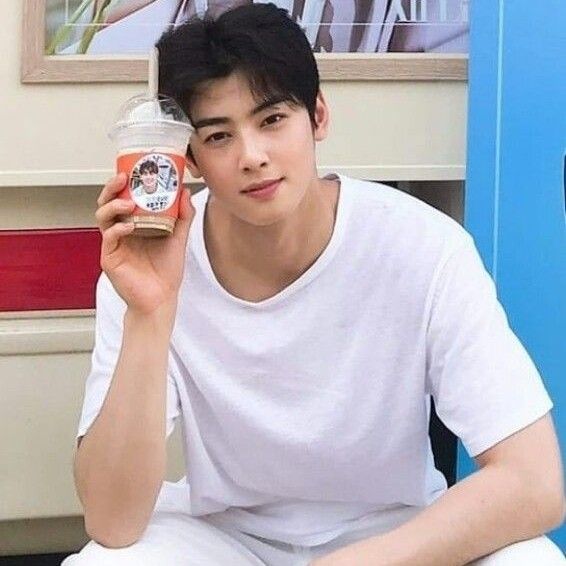 Latest photo of Cha Eunwoo