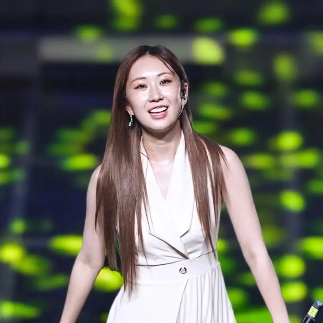Cuplikan di balik layar dari Jeon Yujin