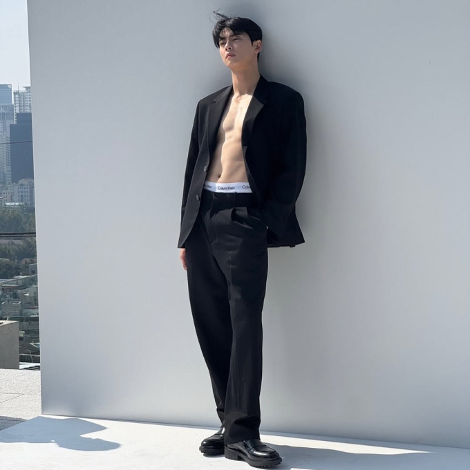 Latest photo of Cha Eunwoo